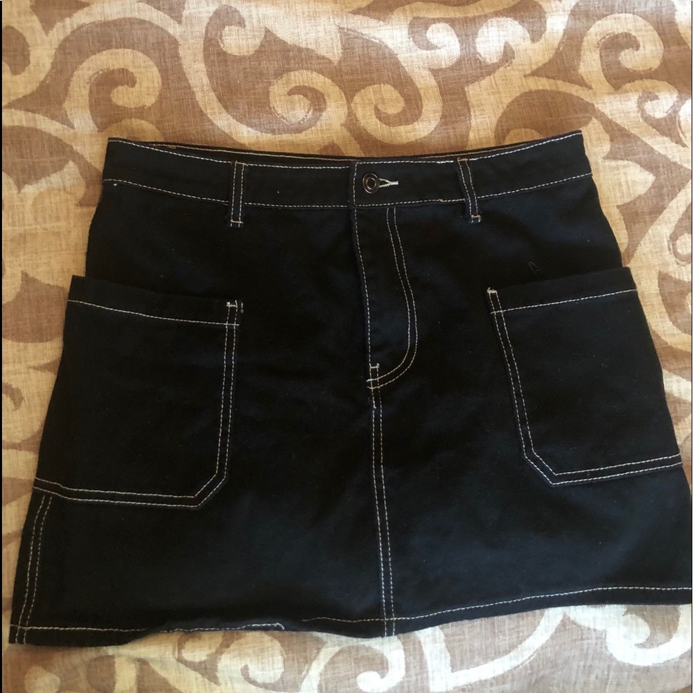 💗FOREVER 21 BLACK/WHITE SKIRT💗